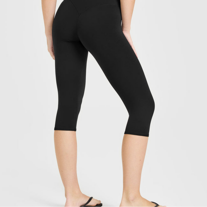 Sabine Sports Capri in Black